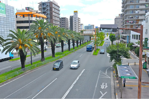 南海堺駅前の道路風景