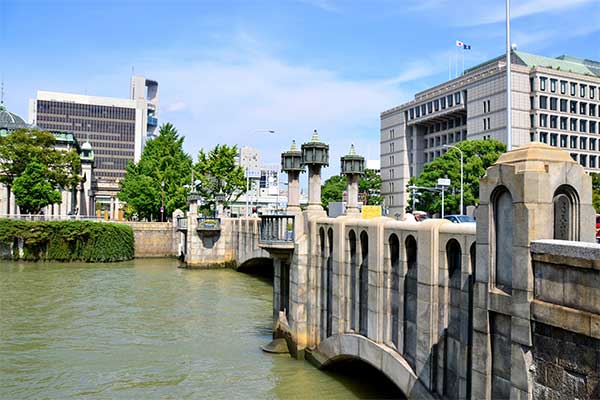 大阪市内のビジネスビル外観