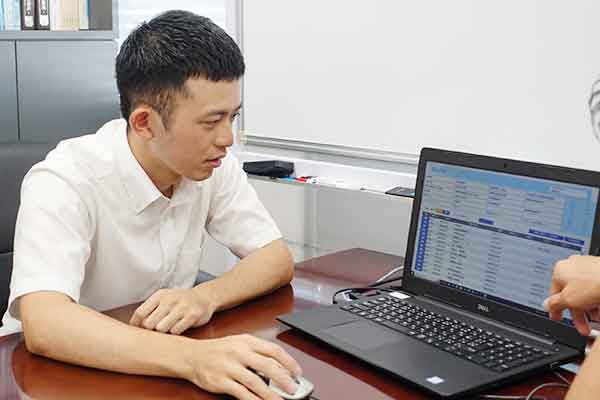 男性スタッフインタビュー近影