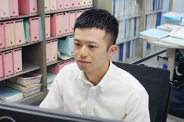 男性スタッフインタビュー近影